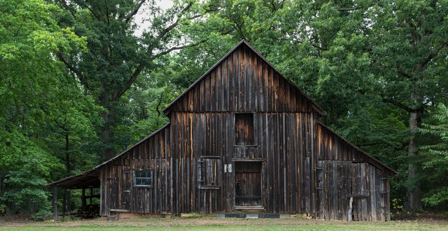 Old wooden barn in rural North Carolina