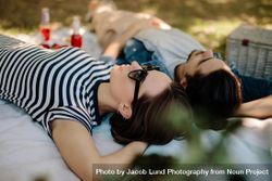 Couple relaxing at a park during picnic bGOrYb