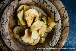 Apple chips in rustic bowl 0WOKlW