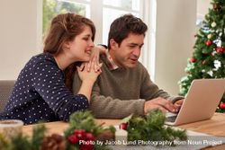 Young couple at home shopping online for christmas 5XrK8M