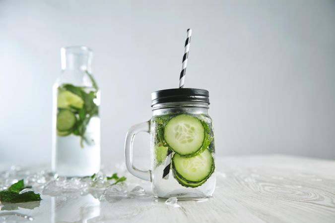 Cucumber mojito lemonade without alcohol