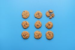 Chocolate chip cookies symmetrically aligned