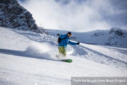 Person snowboarding during daytime 0WAmy4