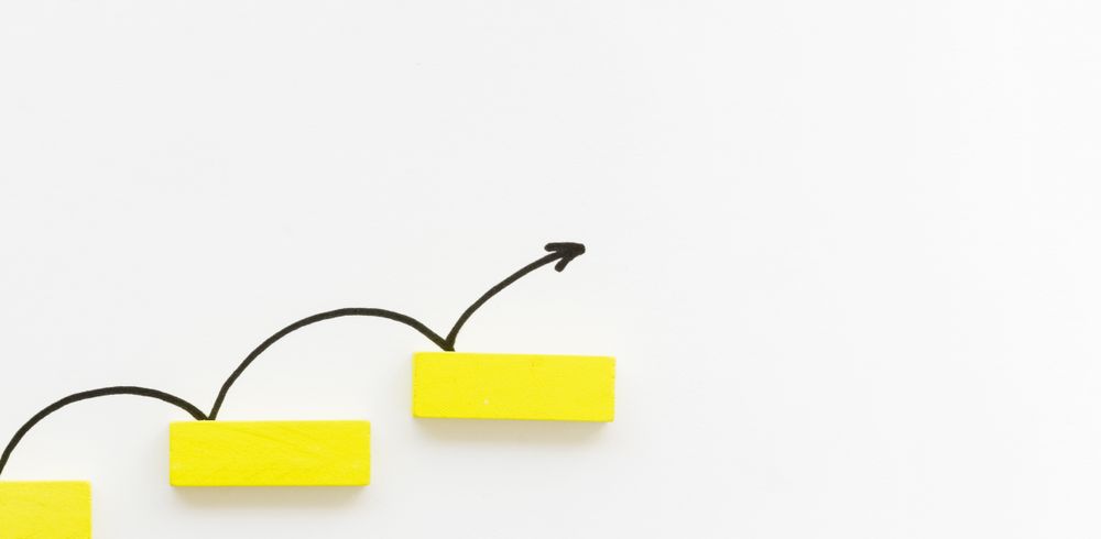Arrow bouncing off yellow blocks