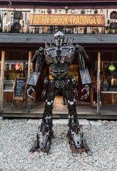 Imposing metal-art robot at the Indian Brook Trading Co. Bethlehem, New Hampshire E4Aq64
