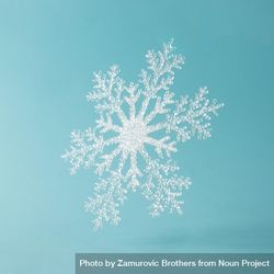 Single large snowflake on bright blue background bEy8lb