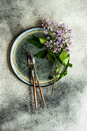 Spring table setting with lilac
