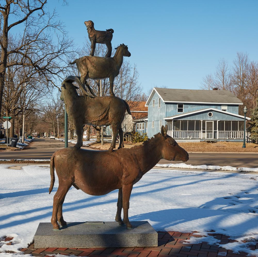 Mount’n’View, by Nina Akumu  in Dowagiac, Michigan