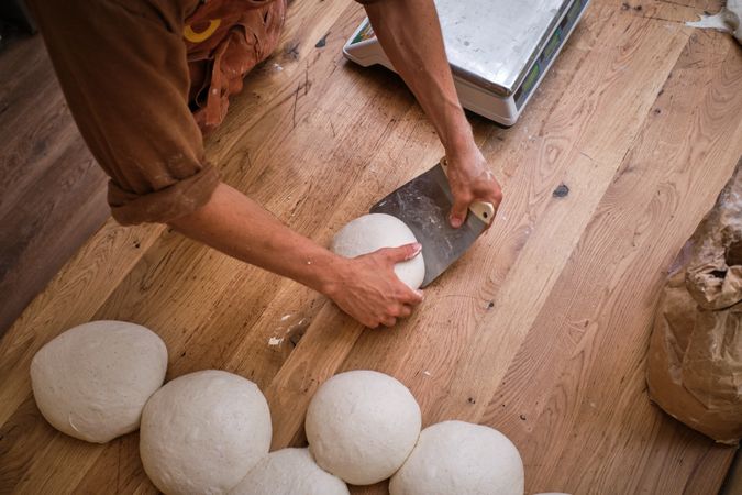 Photo detail of a baker's hands working the bread dough