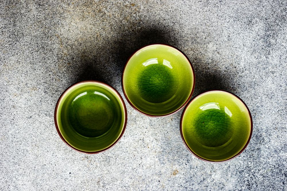 Round geometric green bowls