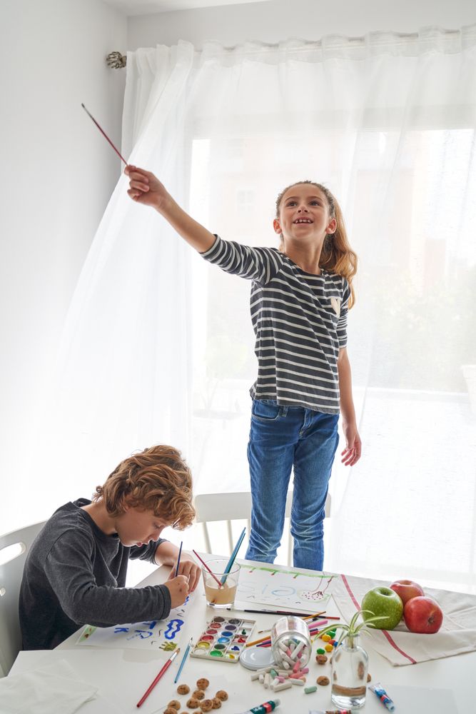 Children bonding while drawing pictures