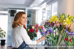 Florist owner making a new floral arrangements 0VkZD5