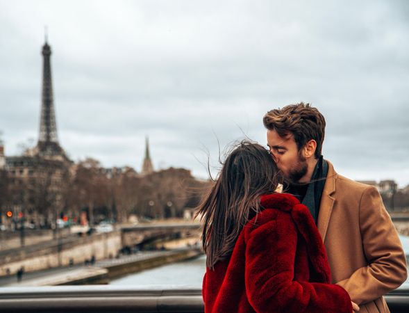 Man and woman kissing each other in Paris