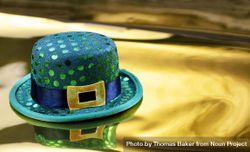 Good luck hat for St. Patrick’s day celebration on gold 0gxeN5