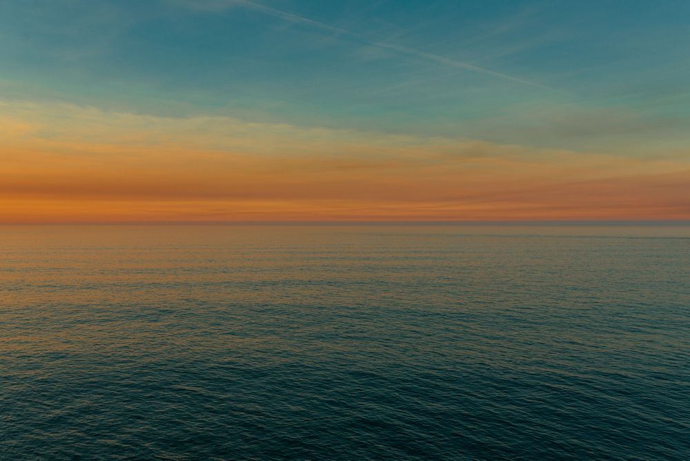 Peaceful endless ocean in sunset