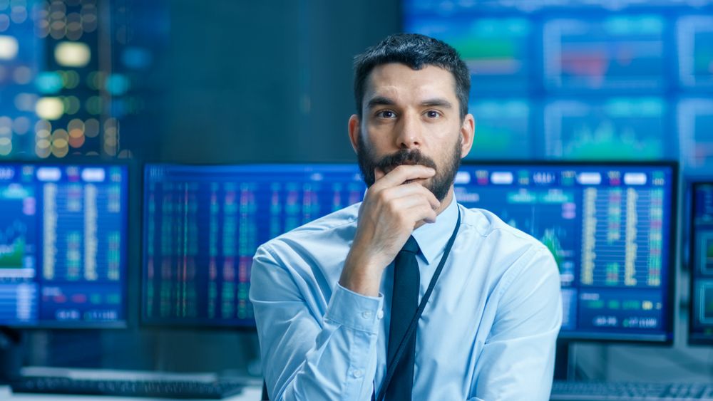 Stock Market Top Trader Thinking Hard on Selling Stocks at the Best Time.