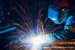 Person with welding shield using the machine bekvA5
