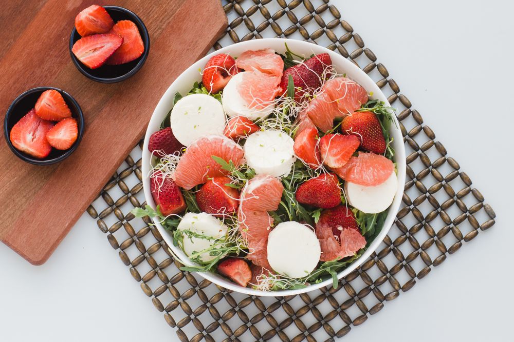 Strawberry, grapefruit and rocket salad on bowl