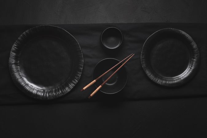 Dark tableware and bamboo chopsticks