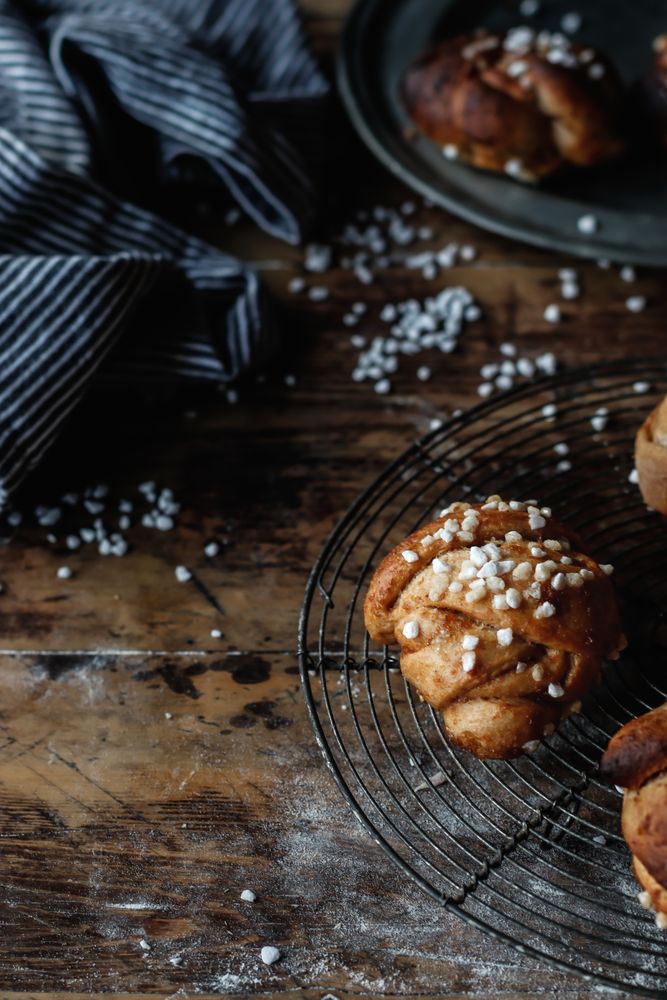 Cardamom buns on grating