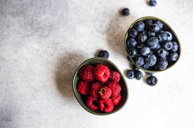 Bowls of organic blueberry & raspberry fruits