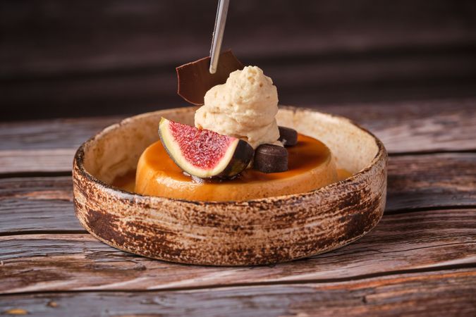 Process of decorating appetizing cheesecake