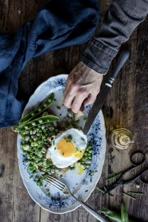 Delicious breakfast meal with steamed peas and egg