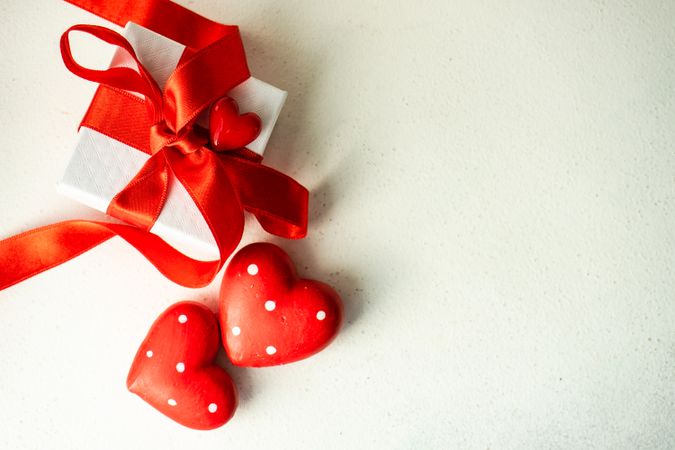 Valentine's day heart ornament with dots and gift box