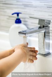 Person washing hands at sink 5kR1Z3