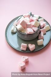 St. Valentines concept with bowl of marshmallow 5XrN7k