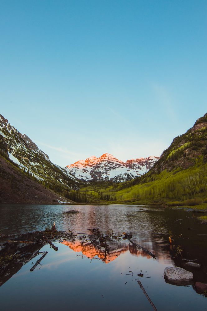 Lake near mountain under blue sky in Aspen, Colorado, United States