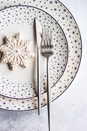 Christmas dinner table with snowflake plates and ornament