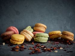 Delicious macaroons with dried tea leaves