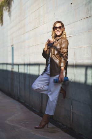 Woman with sunglasses taken a coffee break carrying an eco-friendly thermos for coffee