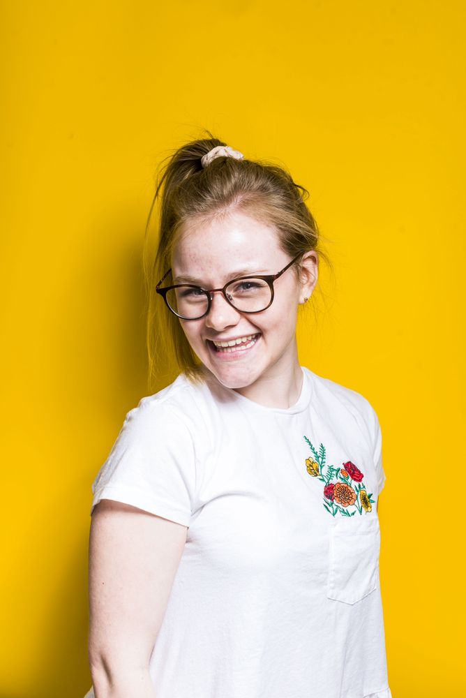 Blonde woman posing in wall