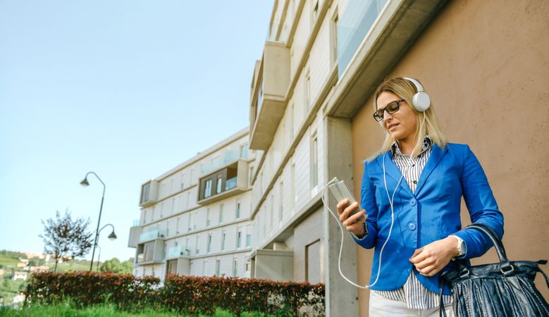 Businesswoman with headphones and mobile