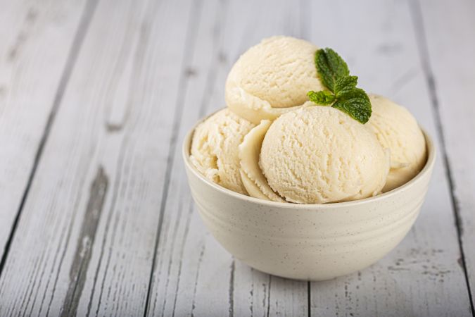 Bowl with vanilla ice cream balls.