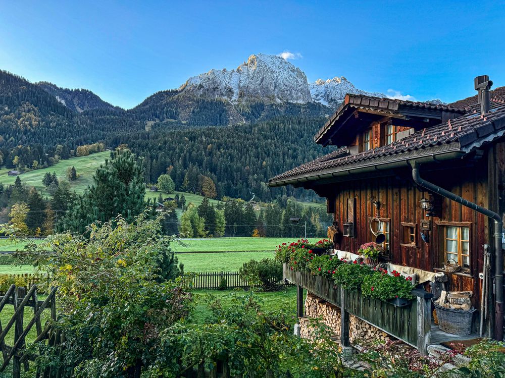 Rougemont Chalet with view of Videmanette mountain