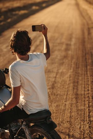 Bike rider capturing memories of the countryside ride