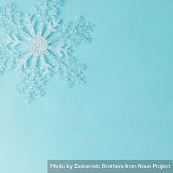 Single large snowflake on bright blue background 5lprv5