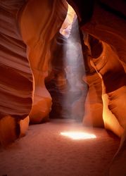 Sunlight beaming into Antelope Canyon curvy slot canyon Bbx3M4
