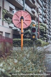 Traffic lights in front of apartments in Japan 4jWkRb