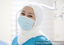 Dental doctor woman in hijab wearing face mask 4dLjr4