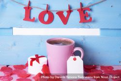 Coffee cup with a gift and the word love 56E6N0