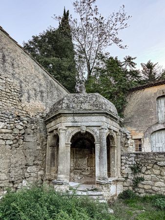 Abandonned temple in ruin