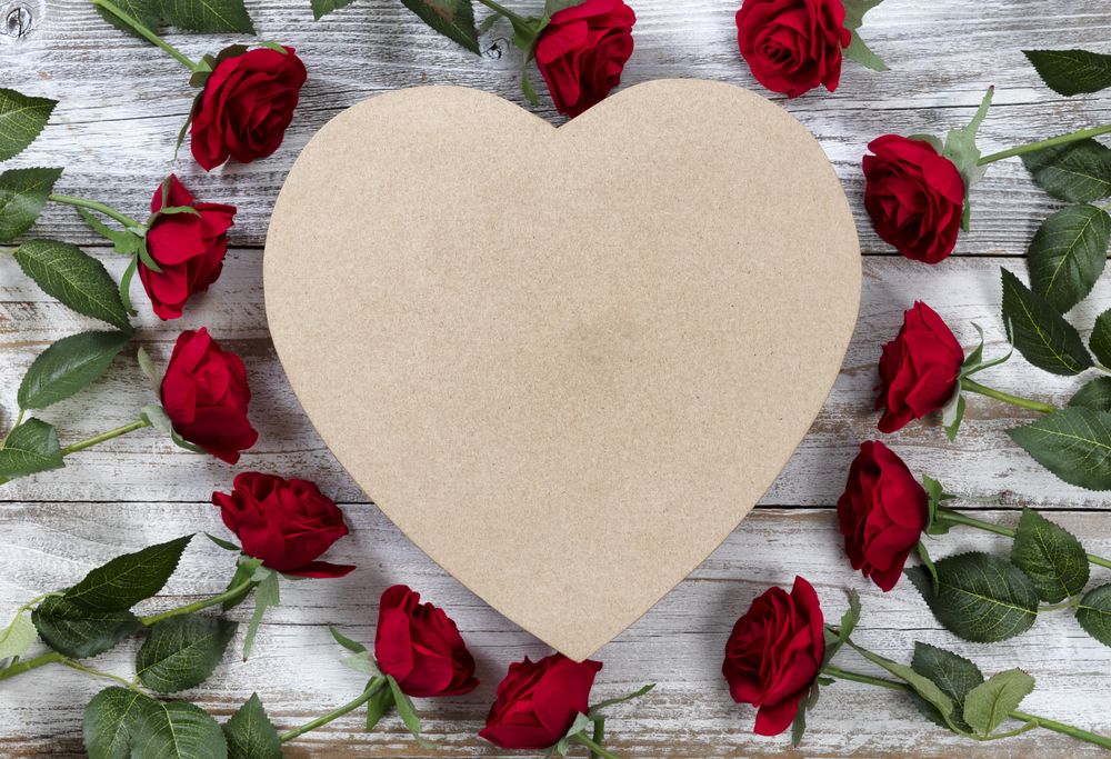 Valentine’s day heart gift box with red roses