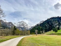 Hiking trail, Lauenen, Switzerland