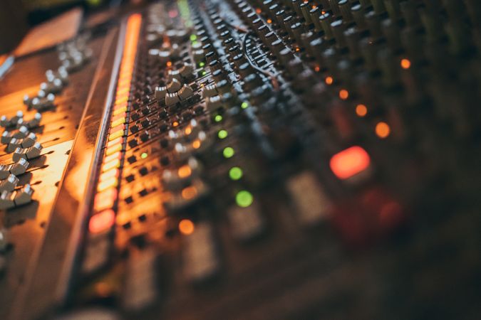 Equalizer instrument in a studio