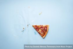Last sliced of pizza pepperoni on blue background bEVjl0