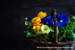 Basket of flowers with rabbit decoration bGRR9Y